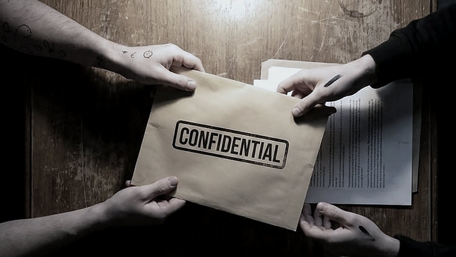 Plic cu documente confidențiale predat clientului